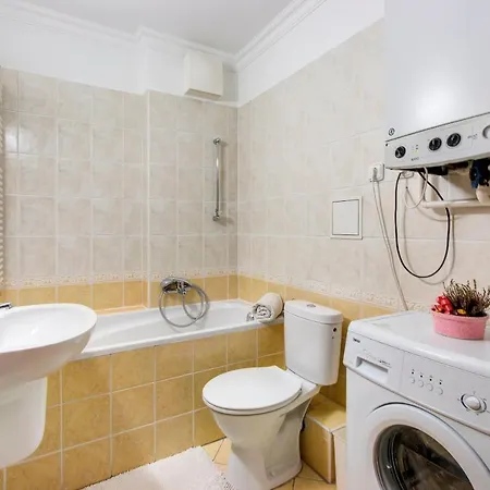Viola - Newly Furnished With Free Garage! Budapest