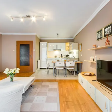 Viola - Newly Furnished With Free Garage!