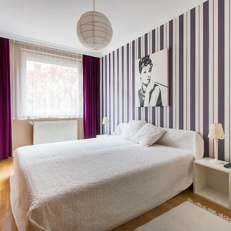 Viola - Newly Furnished With Free Garage! Budapest