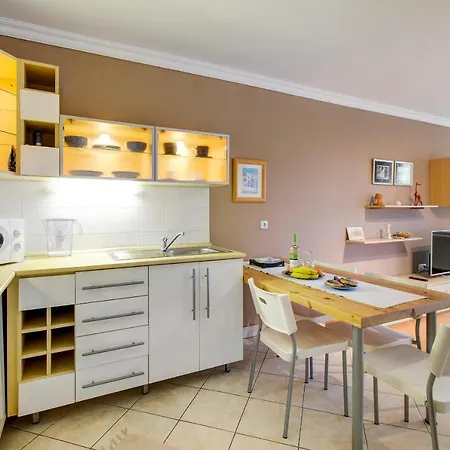 Apartment Viola - Newly Furnished With Free Garage!