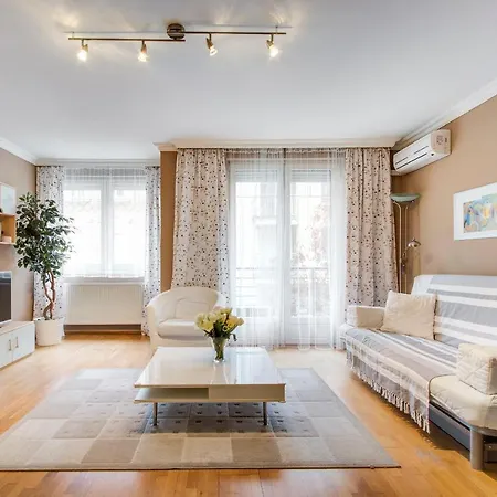 Lägenhet Viola - Newly Furnished With Free Garage! Budapest