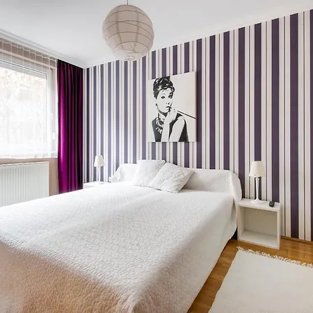 Viola - Newly Furnished With Free Garage! Budapest