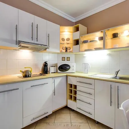Viola - Newly Furnished With Free Garage! Budapest