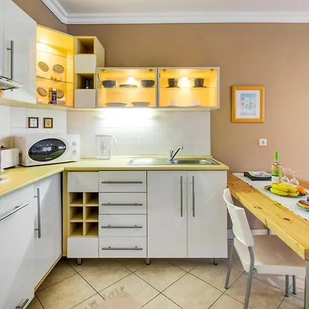 Viola - Newly Furnished With Free Garage!