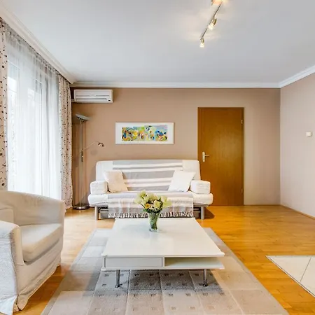 Viola - Newly Furnished With Free Garage! *
